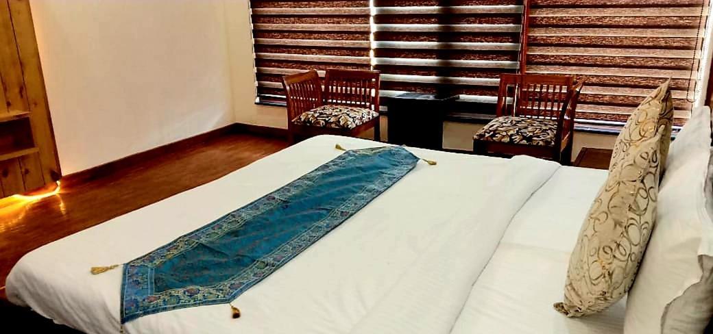 Wildleaf Kasauli Valley Homz Bed and Breakfast Exteriör bild